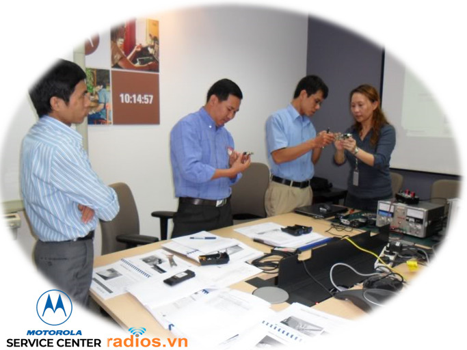 Motorola đào tạo kỹ thuật chuẩn bị ra mắt trung tâm dịch vụ bảo hành máy bộ đàm Motorola tại Việt Nam